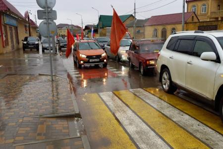 Коммунисты Дагестана провели автопробеги и митинги
