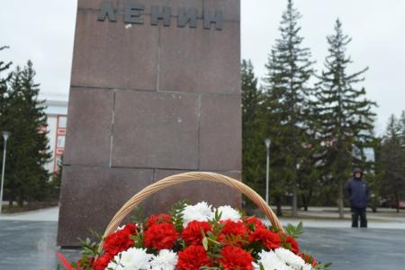 Коммунисты Барнаула провели торжественное мероприятие в честь 152-й годовщины со дня рождения Ленина