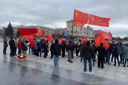 Коммунисты Барнаула провели торжественное мероприятие в честь 152-й годовщины со дня рождения Ленина