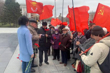 Коммунисты Барнаула провели торжественное мероприятие в честь 152-й годовщины со дня рождения Ленина