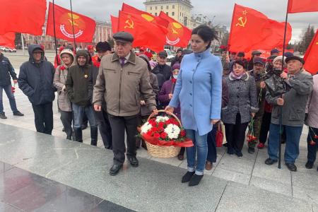 Коммунисты Барнаула провели торжественное мероприятие в честь 152-й годовщины со дня рождения Ленина