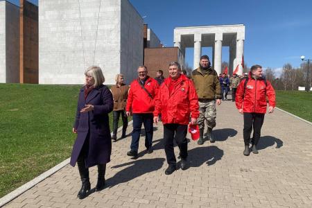 Делу Ленина верны! Подмосковные коммунисты провели субботник в Горках Ленинских