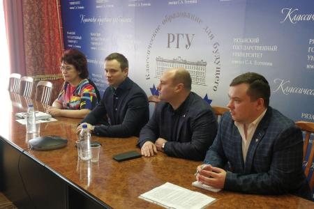 Депутат Госдумы Владимир Исаков встретился с рязанскими студентами и провел рабочую встречу в Спасске