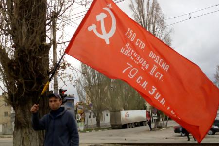 Саратовская область. Коммунисты предложили сменить российский триколор на флаг СССР