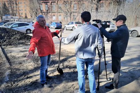 Костромские коммунисты и комсомольцы проводят ленинские субботники