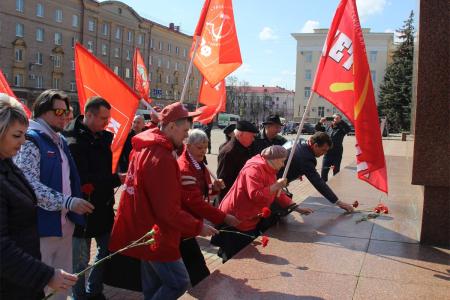 Коммунисты в Брянске отметили 152-летие вождя мирового пролетариата
