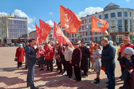 Коммунисты в Брянске отметили 152-летие вождя мирового пролетариата