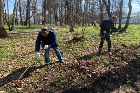 Делу Ленина верны! Подмосковные коммунисты провели субботник в Горках Ленинских