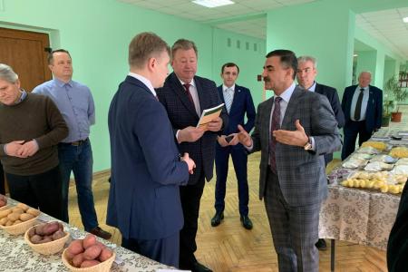 Зампредседателя ЦК КПРФ Владимир Кашин посетил с рабочим визитом ФГБНУ «ФИЦ картофеля им. Г.А. Лорха» и филиал ФИЦ картофеля ВНИИ крахмалопродуктов в г.о. Люберцы