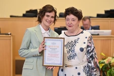 Депутат Тюменской областной Думы Т.Н. Казанцева вручила награды победителям соревнования представительных органов муниципальных образований Тюменской области
