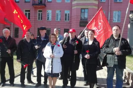 Цветы Ильичу в Ленинграде