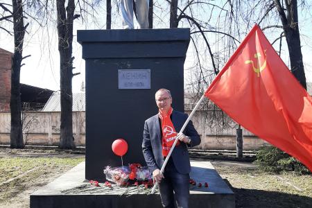 В Костроме состоялись возложения цветов к памятникам Ленину