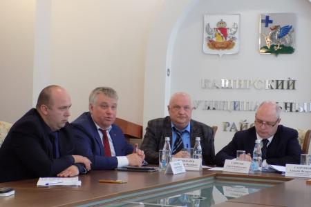 Воронежская область. Вопросы продовольственной безопасности обсудили с каширскими аграриями депутаты от КПРФ Сергей Гаврилов и Андрей Рогатнев