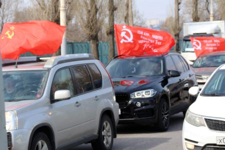 В Воронеже коммунисты провели автомобильный патриотический флэшмоб в поддержку спецоперации Вооруженных сил РФ на Украине