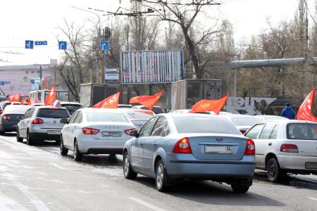 В Воронеже коммунисты провели автомобильный патриотический флэшмоб в поддержку спецоперации Вооруженных сил РФ на Украине