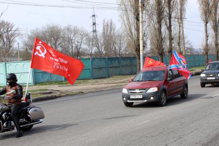 В Воронеже коммунисты провели автомобильный патриотический флэшмоб в поддержку спецоперации Вооруженных сил РФ на Украине