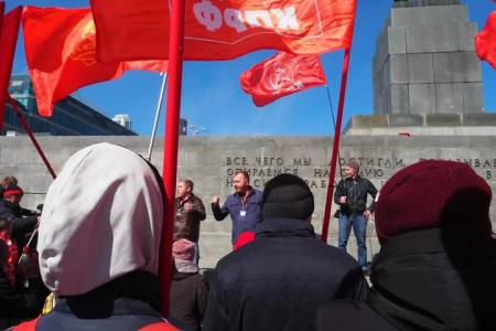В Екатеринбурге прошёл массовый автопробег и митинг в честь дня рождения В.И.Ленина
