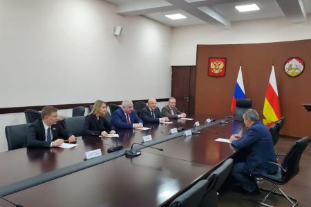 Делегация Госдумы под руководством Казбека Тайсаева приняла участие в мониторинге президентских выборов в Южной Осетии