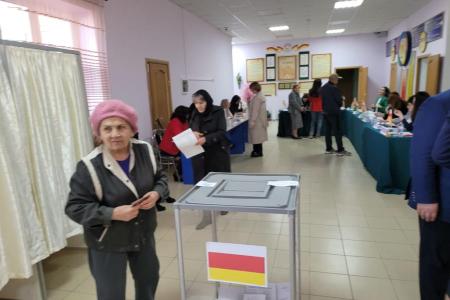 Делегация Госдумы под руководством Казбека Тайсаева приняла участие в мониторинге президентских выборов в Южной Осетии