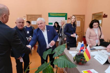 Делегация Госдумы под руководством Казбека Тайсаева приняла участие в мониторинге президентских выборов в Южной Осетии