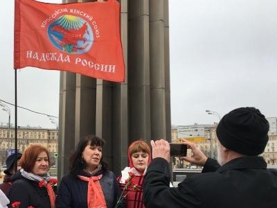 Москва. Активисты ВЖС «Надежда России» возложили цветы к памятнику Гагарину