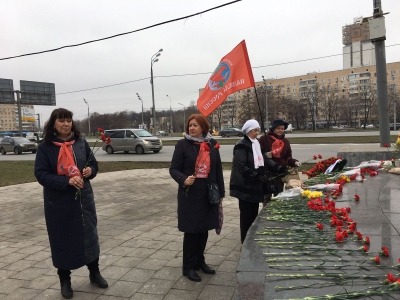 Москва. Активисты ВЖС «Надежда России» возложили цветы к памятнику Гагарину
