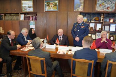 В редакции газеты «Правда» состоялся круглый стол «Строим вместе дружбы мост» по случаю третьей годовщины со дня первого визита Ким Чен Ына в Россию