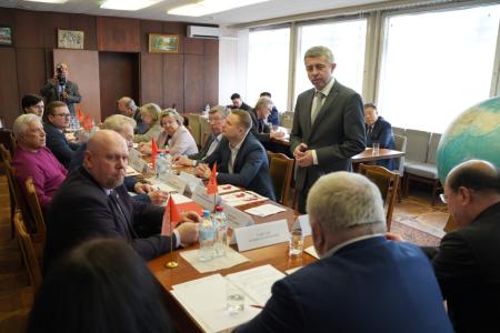 В редакции газеты «Правда» состоялся круглый стол «Строим вместе дружбы мост» по случаю третьей годовщины со дня первого визита Ким Чен Ына в Россию