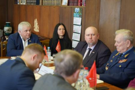 В редакции газеты «Правда» состоялся круглый стол «Строим вместе дружбы мост» по случаю третьей годовщины со дня первого визита Ким Чен Ына в Россию