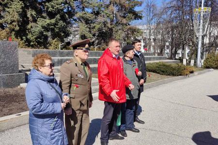 Коммунисты Чувашии отметили 152-ю годовщину со дня рождения В.И. Ленина