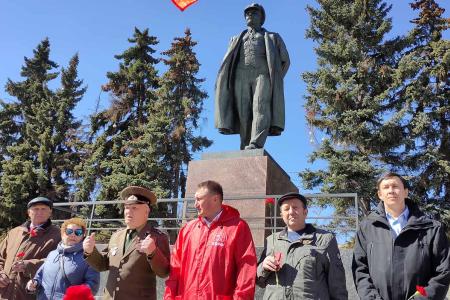 Коммунисты Чувашии отметили 152-ю годовщину со дня рождения В.И. Ленина