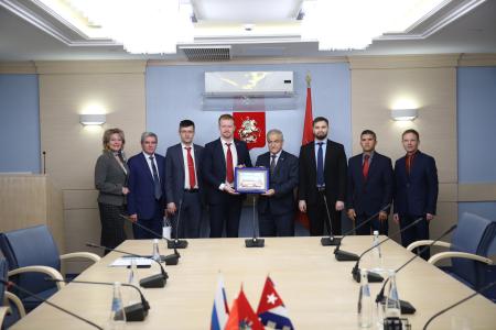 Москва. Депутаты-коммунисты встретились с послом Кубы в России