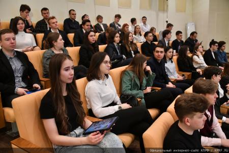 Депутаты КПРФ обсудили в Госдуме вопросы законодательного регулирования деятельности органов опеки и попечительства