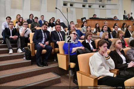 Депутаты КПРФ обсудили в Госдуме вопросы законодательного регулирования деятельности органов опеки и попечительства