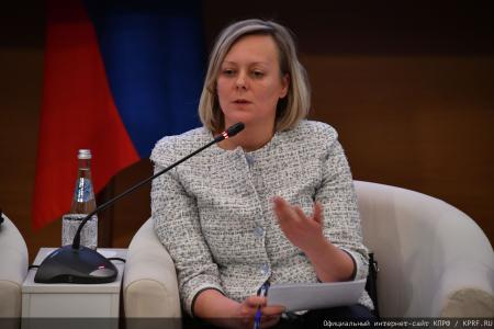 Депутаты КПРФ обсудили в Госдуме вопросы законодательного регулирования деятельности органов опеки и попечительства