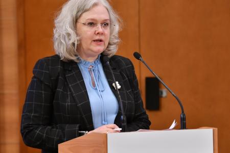 Депутаты КПРФ обсудили в Госдуме вопросы законодательного регулирования деятельности органов опеки и попечительства