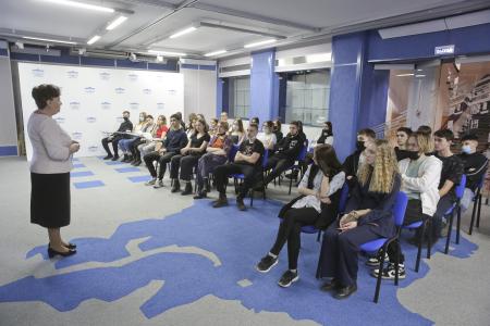 Тюмень. Депутат областной Думы Тамара Казанцева провела встречу со студентами Тюменского колледжа производственных и социальных технологий