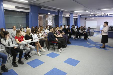 Тюмень. Депутат областной Думы Тамара Казанцева провела встречу со студентами Тюменского колледжа производственных и социальных технологий