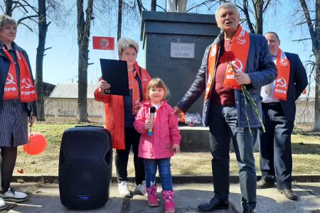 В Костроме состоялись возложения цветов к памятникам Ленину