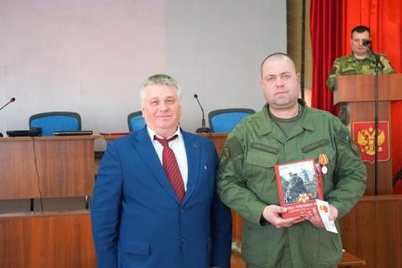 Первый секретарь Воронежского обкома КПРФ Андрей Рогатнев встретился с сотрудниками управления Росгвардии