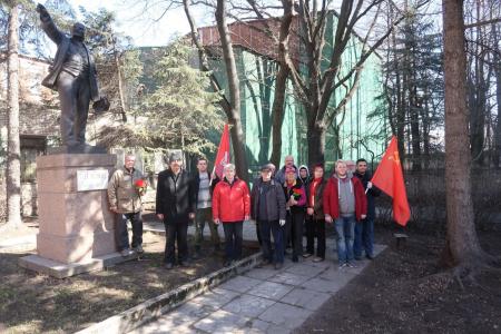 Цветы Ильичу в Ленинграде