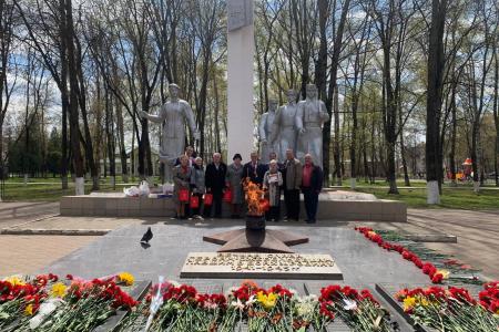 Руководитель фракции КПРФ в Мособлдуме Александр Наумов поздравил детей войны в Кашире с Днём Победы