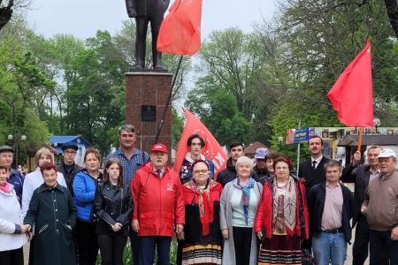 Краснодарский край. Активисты КПРФ и сторонники партии отметили День Красного Первомая