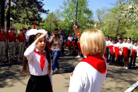 Торжественная линейка прошла в столице Забайкалья в честь векового юбилея пионерии