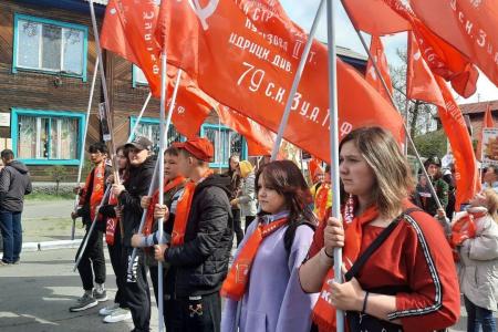 Республика Тува. Коммунисты и комсомольцы приняли участие в шествии бессмертного полка