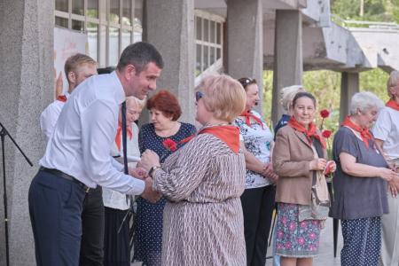 Красноярские коммунисты провели пионерскую линейку в лицее № 12 и концерт в краевом Дворце пионеров