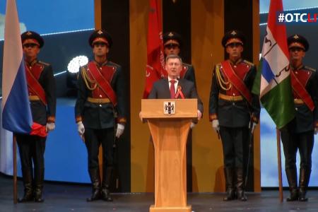 Новосибирск. Анатолий Локоть выступил на Торжественном собрании в честь 77-й годовщины Великой Победы