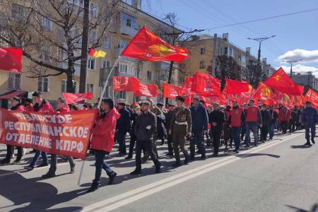 Коммунисты Чувашии отметили Первомай участием в праздничной демонстрации
