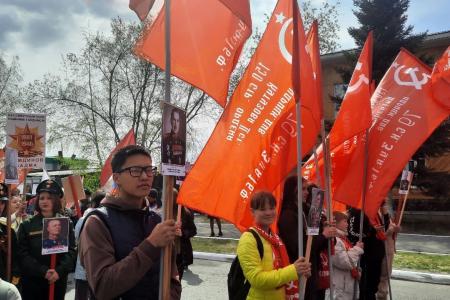 Республика Тува. Коммунисты и комсомольцы приняли участие в шествии бессмертного полка