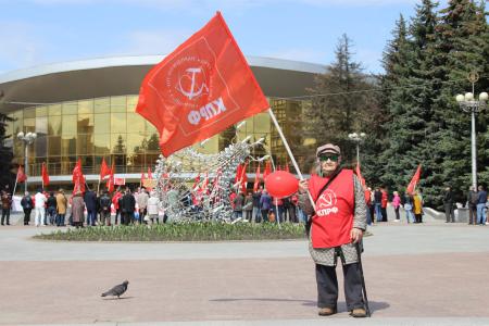 За солидарность трудящихся! Против фашизма и русофобии! Первомай в Брянске